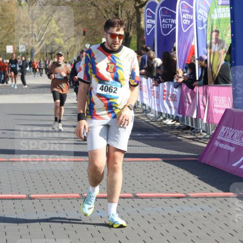 12.04.2026 - 45. Internationalen Wilhelmsburger Insellauf Strokosch-Dieckow http://msf.ph/oto/9455662 12.04.2026 10:44:28 Ziel 4062, 5824, 3356 meine-sportfotos.de
