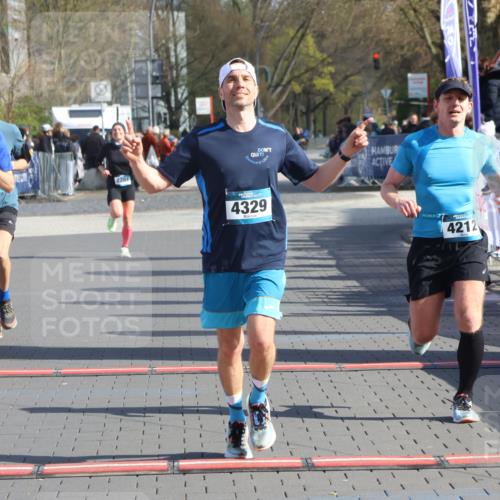 12.04.2026 - 45. Internationalen Wilhelmsburger Insellauf Strokosch-Dieckow http://msf.ph/oto/9455670 12.04.2026 10:31:37 Ziel 4329, 4212, 5526 meine-sportfotos.de