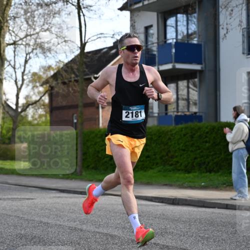 12.04.2026 - 45. Internationalen Wilhelmsburger Insellauf J. Mangold http://msf.ph/oto/9455672 12.04.2026 10:27:38 Ziel 5585, 2181, 4580, 2213, 4651, 3562, 2265, 5473, 4163, 4214, 2022, 4068, 4294, 2851, 5452 meine-sportfotos.de