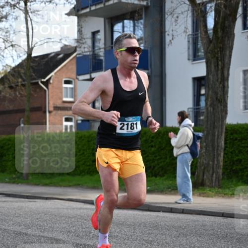 12.04.2026 - 45. Internationalen Wilhelmsburger Insellauf J. Mangold http://msf.ph/oto/9455675 12.04.2026 10:27:38 Ziel 5585, 2181, 4580, 2213, 4651, 3562, 2265, 5473, 4163, 4214, 2022, 4068, 4294, 2851, 5452 meine-sportfotos.de
