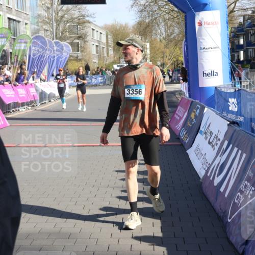 12.04.2026 - 45. Internationalen Wilhelmsburger Insellauf Strokosch-Dieckow http://msf.ph/oto/9455679 12.04.2026 10:44:36 Ziel 3356, 5766, 5775 meine-sportfotos.de