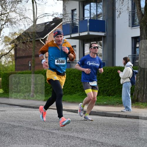 12.04.2026 - 45. Internationalen Wilhelmsburger Insellauf J. Mangold http://msf.ph/oto/9455684 12.04.2026 10:27:45 Ziel 4580, 2213, 4651, 4651, 3562, 2265, 5473, 4163, 4214, 2022, 2022, 4068, 4294, 2851, 5452, 4995, 5833 meine-sportfotos.de