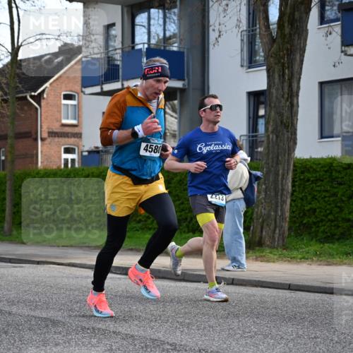 12.04.2026 - 45. Internationalen Wilhelmsburger Insellauf J. Mangold http://msf.ph/oto/9455688 12.04.2026 10:27:45 Ziel 4580, 2213, 4651, 4651, 3562, 2265, 5473, 4163, 4214, 2022, 2022, 4068, 4294, 2851, 5452, 4995, 5833 meine-sportfotos.de