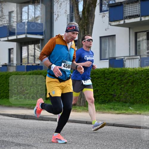 12.04.2026 - 45. Internationalen Wilhelmsburger Insellauf J. Mangold http://msf.ph/oto/9455692 12.04.2026 10:27:45 Ziel 4580, 2213, 4651, 4651, 3562, 2265, 5473, 4163, 4214, 2022, 2022, 4068, 4294, 2851, 5452, 4995, 5833 meine-sportfotos.de