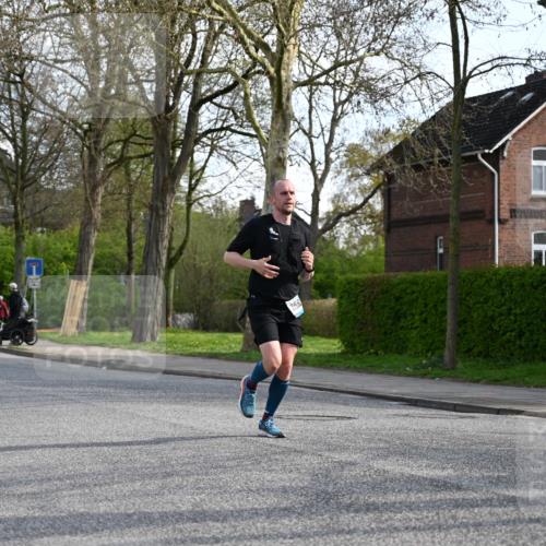 12.04.2026 - 45. Internationalen Wilhelmsburger Insellauf J. Mangold http://msf.ph/oto/9455697 12.04.2026 10:27:56 Ziel 2213, 4651, 3562, 2265, 5473, 4163, 4214, 4163, 4214, 2022, 4068, 4294, 2851, 5452, 4995, 5833, 5833, 3904, 4994, 4831, 3141, 4883 meine-sportfotos.de