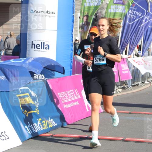 12.04.2026 - 45. Internationalen Wilhelmsburger Insellauf Strokosch-Dieckow http://msf.ph/oto/9455698 12.04.2026 10:44:39 Ziel 5766, 5775 meine-sportfotos.de