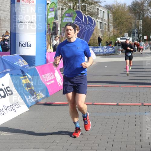 12.04.2026 - 45. Internationalen Wilhelmsburger Insellauf Strokosch-Dieckow http://msf.ph/oto/9455706 12.04.2026 10:31:39 Ziel 4329, 4212, 5526, 2284 meine-sportfotos.de