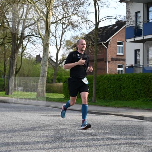 12.04.2026 - 45. Internationalen Wilhelmsburger Insellauf J. Mangold http://msf.ph/oto/9455708 12.04.2026 10:27:57 Ziel 4651, 3562, 2265, 5473, 4163, 4214, 2022, 2022, 4068, 4294, 2851, 5452, 4995, 5833, 3904, 4994, 4831, 3141, 4883 meine-sportfotos.de