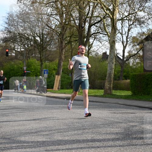 12.04.2026 - 45. Internationalen Wilhelmsburger Insellauf J. Mangold http://msf.ph/oto/9455714 12.04.2026 10:27:58 Ziel 4651, 3562, 2265, 5473, 4163, 4214, 2022, 4068, 4294, 4068, 4294, 2851, 5452, 4995, 5833, 3904, 4994, 4831, 3141, 4883, 2979, 3585 meine-sportfotos.de