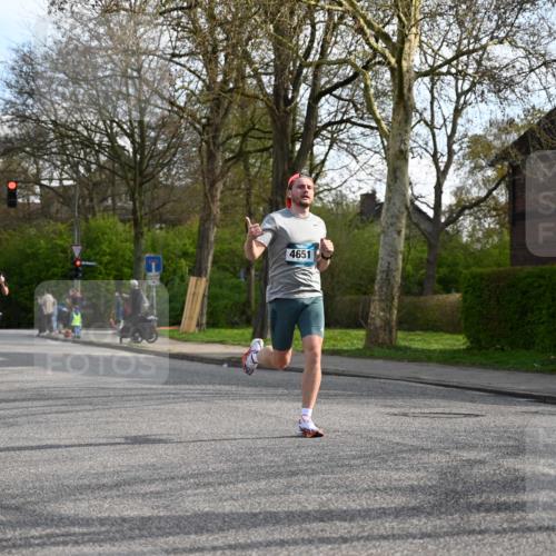 12.04.2026 - 45. Internationalen Wilhelmsburger Insellauf J. Mangold http://msf.ph/oto/9455715 12.04.2026 10:27:59 Ziel 4651, 3562, 2265, 5473, 4163, 4214, 2022, 4068, 4294, 2851, 5452, 4995, 5833, 3904, 4994, 4831, 3141, 4883, 2979, 3585 meine-sportfotos.de
