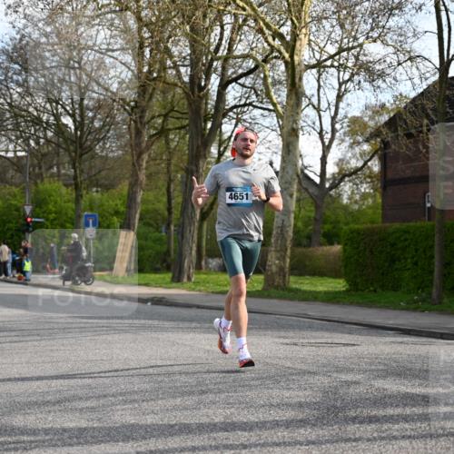 12.04.2026 - 45. Internationalen Wilhelmsburger Insellauf J. Mangold http://msf.ph/oto/9455720 12.04.2026 10:27:59 Ziel 4651, 3562, 2265, 5473, 4163, 4214, 2022, 4068, 4294, 2851, 5452, 4995, 5833, 3904, 4994, 4831, 3141, 4883, 2979, 3585 meine-sportfotos.de