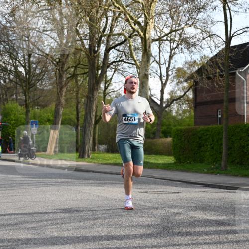 12.04.2026 - 45. Internationalen Wilhelmsburger Insellauf J. Mangold http://msf.ph/oto/9455722 12.04.2026 10:27:59 Ziel 4651, 3562, 2265, 5473, 4163, 4214, 2022, 4068, 4294, 2851, 5452, 4995, 5833, 3904, 4994, 4831, 3141, 4883, 2979, 3585 meine-sportfotos.de