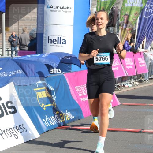 12.04.2026 - 45. Internationalen Wilhelmsburger Insellauf Strokosch-Dieckow http://msf.ph/oto/9455735 12.04.2026 10:44:39 Ziel 5766, 5775 meine-sportfotos.de