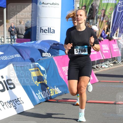 12.04.2026 - 45. Internationalen Wilhelmsburger Insellauf Strokosch-Dieckow http://msf.ph/oto/9455740 12.04.2026 10:44:40 Ziel 5766, 5775 meine-sportfotos.de