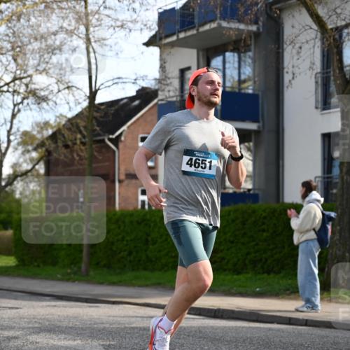 12.04.2026 - 45. Internationalen Wilhelmsburger Insellauf J. Mangold http://msf.ph/oto/9455746 12.04.2026 10:28:00 Ziel 4651, 3562, 2265, 5473, 4163, 4214, 2022, 4068, 4294, 2851, 5452, 4995, 5833, 3904, 4994, 4831, 3141, 4883, 2979, 3585 meine-sportfotos.de