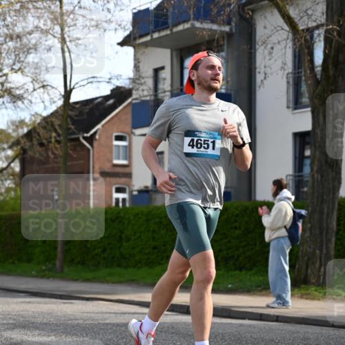 12.04.2026 - 45. Internationalen Wilhelmsburger Insellauf J. Mangold http://msf.ph/oto/9455747 12.04.2026 10:28:00 Ziel 4651, 3562, 2265, 5473, 4163, 4214, 2022, 4068, 4294, 2851, 5452, 4995, 5833, 3904, 4994, 4831, 3141, 4883, 2979, 3585 meine-sportfotos.de