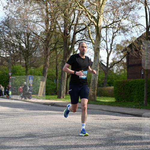 12.04.2026 - 45. Internationalen Wilhelmsburger Insellauf J. Mangold http://msf.ph/oto/9455749 12.04.2026 10:28:03 Ziel 4651, 3562, 2265, 5473, 4163, 4214, 2022, 4068, 4294, 2851, 5452, 4995, 5833, 3904, 4994, 4831, 3141, 4883, 2979, 3585, 4154, 3473 meine-sportfotos.de