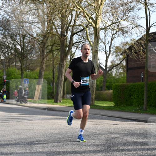 12.04.2026 - 45. Internationalen Wilhelmsburger Insellauf J. Mangold http://msf.ph/oto/9455750 12.04.2026 10:28:04 Ziel 4651, 3562, 2265, 5473, 4163, 4214, 2022, 4068, 4294, 2851, 5452, 4995, 5833, 3904, 4994, 4831, 4831, 3141, 4883, 2979, 3585, 4154, 3473 meine-sportfotos.de