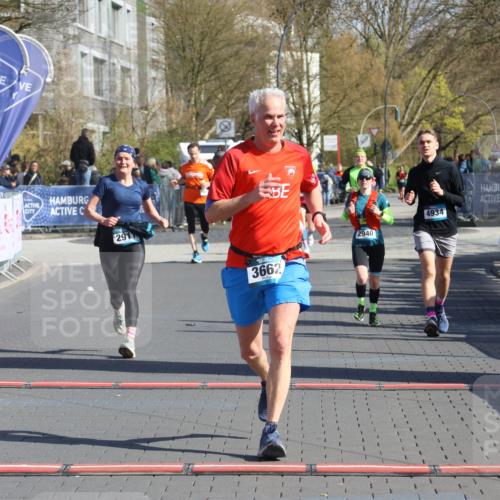 12.04.2026 - 45. Internationalen Wilhelmsburger Insellauf Strokosch-Dieckow http://msf.ph/oto/9455752 12.04.2026 10:44:51 Ziel 3662, 2911, 4934, 2940 meine-sportfotos.de