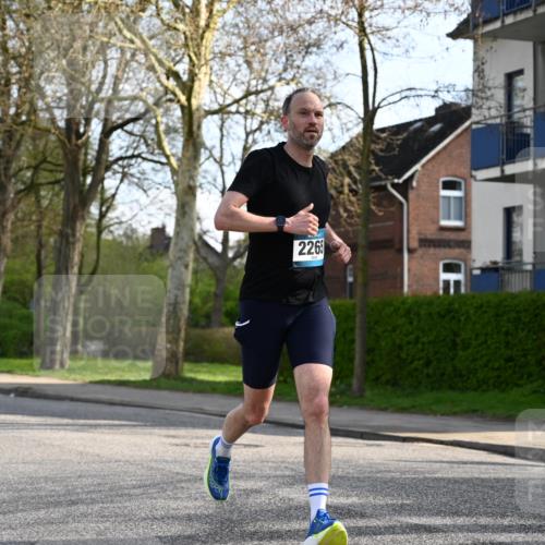 12.04.2026 - 45. Internationalen Wilhelmsburger Insellauf J. Mangold http://msf.ph/oto/9455757 12.04.2026 10:28:04 Ziel 4651, 3562, 2265, 5473, 4163, 4214, 2022, 4068, 4294, 2851, 5452, 4995, 5833, 3904, 4994, 4831, 4831, 3141, 4883, 2979, 3585, 4154, 3473 meine-sportfotos.de