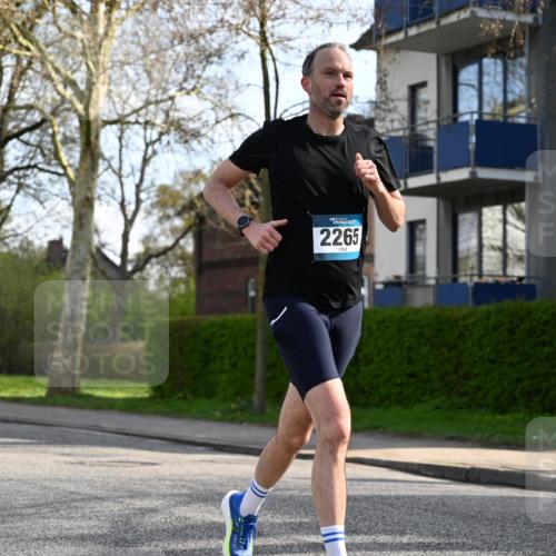 12.04.2026 - 45. Internationalen Wilhelmsburger Insellauf J. Mangold http://msf.ph/oto/9455763 12.04.2026 10:28:04 Ziel 4651, 3562, 2265, 5473, 4163, 4214, 2022, 4068, 4294, 2851, 5452, 4995, 5833, 3904, 4994, 4831, 4831, 3141, 4883, 2979, 3585, 4154, 3473 meine-sportfotos.de