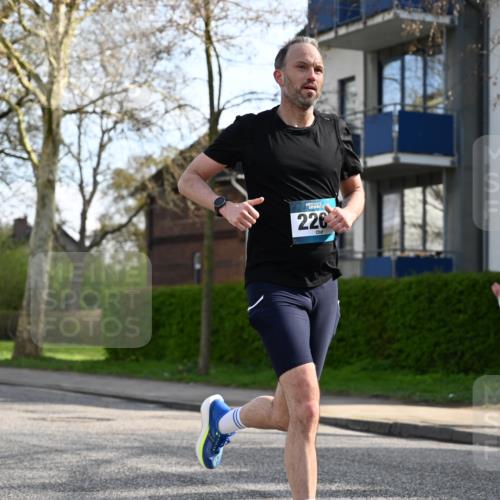12.04.2026 - 45. Internationalen Wilhelmsburger Insellauf J. Mangold http://msf.ph/oto/9455764 12.04.2026 10:28:05 Ziel 4651, 3562, 2265, 5473, 4163, 4214, 2022, 4068, 4294, 2851, 5452, 4995, 5833, 3904, 4994, 4831, 3141, 4883, 2979, 3585, 4154, 3473 meine-sportfotos.de