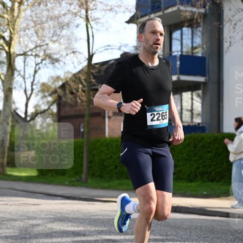 12.04.2026 - 45. Internationalen Wilhelmsburger Insellauf J. Mangold http://msf.ph/oto/9455766 12.04.2026 10:28:05 Ziel 4651, 3562, 2265, 5473, 4163, 4214, 2022, 4068, 4294, 2851, 5452, 4995, 5833, 3904, 4994, 4831, 3141, 4883, 2979, 3585, 4154, 3473 meine-sportfotos.de