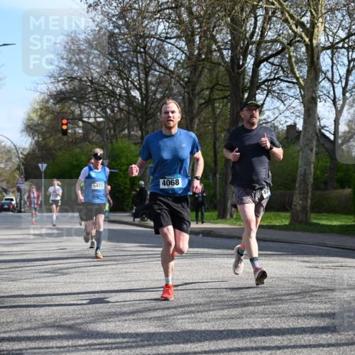 12.04.2026 - 45. Internationalen Wilhelmsburger Insellauf J. Mangold http://msf.ph/oto/9455769 12.04.2026 10:28:11 Ziel 3562, 2265, 5473, 4163, 4214, 2022, 4068, 4294, 2851, 5452, 4995, 5833, 3904, 4994, 4831, 3141, 4883, 2979, 3585, 4154, 3473, 4075, 4144 meine-sportfotos.de