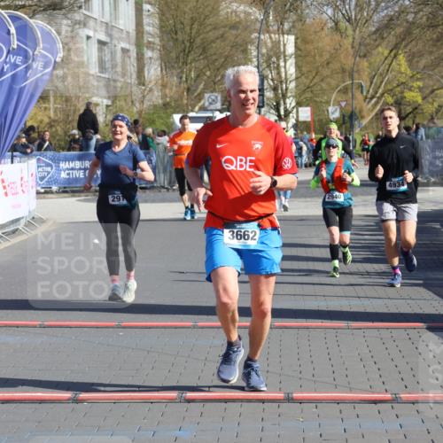12.04.2026 - 45. Internationalen Wilhelmsburger Insellauf Strokosch-Dieckow http://msf.ph/oto/9455770 12.04.2026 10:44:51 Ziel 3662, 2911, 4934, 2940 meine-sportfotos.de