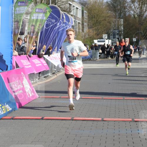 12.04.2026 - 45. Internationalen Wilhelmsburger Insellauf Strokosch-Dieckow http://msf.ph/oto/9455772 12.04.2026 10:31:50 Ziel 3584, 3619 meine-sportfotos.de