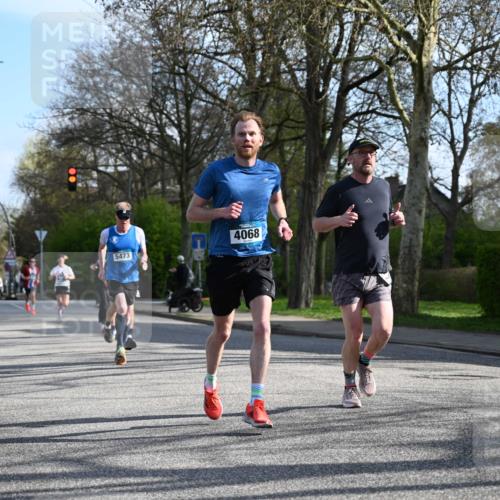 12.04.2026 - 45. Internationalen Wilhelmsburger Insellauf J. Mangold http://msf.ph/oto/9455773 12.04.2026 10:28:11 Ziel 3562, 2265, 5473, 4163, 4214, 2022, 4068, 4294, 2851, 5452, 4995, 5833, 3904, 4994, 4831, 3141, 4883, 2979, 3585, 4154, 3473, 4075, 4144 meine-sportfotos.de