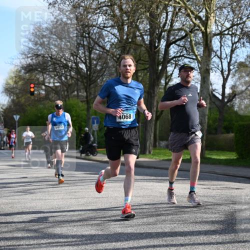12.04.2026 - 45. Internationalen Wilhelmsburger Insellauf J. Mangold http://msf.ph/oto/9455774 12.04.2026 10:28:11 Ziel 3562, 2265, 5473, 4163, 4214, 2022, 4068, 4294, 2851, 5452, 4995, 5833, 3904, 4994, 4831, 3141, 4883, 2979, 3585, 4154, 3473, 4075, 4144 meine-sportfotos.de