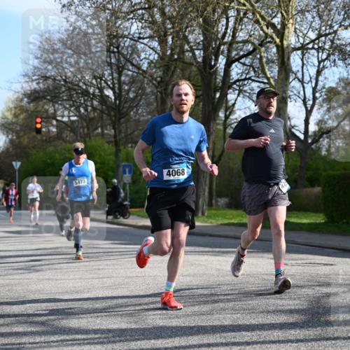 12.04.2026 - 45. Internationalen Wilhelmsburger Insellauf J. Mangold http://msf.ph/oto/9455775 12.04.2026 10:28:11 Ziel 3562, 2265, 5473, 4163, 4214, 2022, 4068, 4294, 2851, 5452, 4995, 5833, 3904, 4994, 4831, 3141, 4883, 2979, 3585, 4154, 3473, 4075, 4144 meine-sportfotos.de