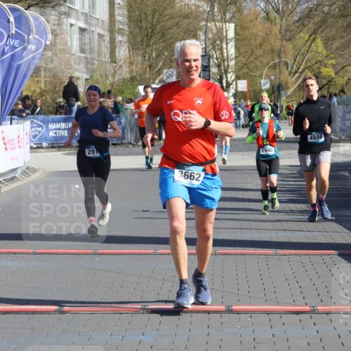 12.04.2026 - 45. Internationalen Wilhelmsburger Insellauf Strokosch-Dieckow http://msf.ph/oto/9455776 12.04.2026 10:44:51 Ziel 3662, 2911, 4934, 2940 meine-sportfotos.de