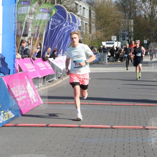 12.04.2026 - 45. Internationalen Wilhelmsburger Insellauf Strokosch-Dieckow http://msf.ph/oto/9455777 12.04.2026 10:31:50 Ziel 3584, 3619 meine-sportfotos.de