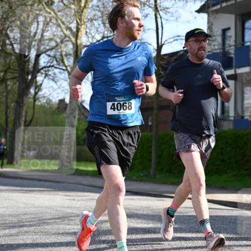 12.04.2026 - 45. Internationalen Wilhelmsburger Insellauf J. Mangold http://msf.ph/oto/9455792 12.04.2026 10:28:12 Ziel 2265, 5473, 4163, 4214, 2022, 4068, 4294, 2851, 5452, 4995, 5833, 3904, 4994, 4831, 3141, 4883, 2979, 3585, 4154, 3473, 4075, 4144 meine-sportfotos.de