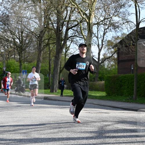 12.04.2026 - 45. Internationalen Wilhelmsburger Insellauf J. Mangold http://msf.ph/oto/9455817 12.04.2026 10:28:15 Ziel 2265, 5473, 4163, 4214, 2022, 4068, 4294, 2851, 5452, 4995, 5833, 3904, 4994, 4831, 3141, 4883, 2979, 3585, 4154, 3473, 3473, 4075, 4144 meine-sportfotos.de