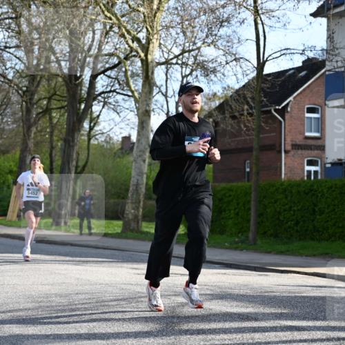 12.04.2026 - 45. Internationalen Wilhelmsburger Insellauf J. Mangold http://msf.ph/oto/9455824 12.04.2026 10:28:16 Ziel 2265, 5473, 4163, 4214, 2022, 4068, 4294, 2851, 5452, 4995, 5833, 3904, 4994, 4831, 4831, 3141, 4883, 2979, 3585, 4154, 3473, 4075, 4144, 5316 meine-sportfotos.de