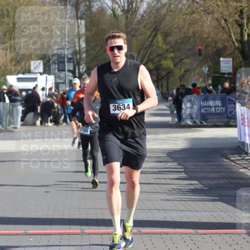 12.04.2026 - 45. Internationalen Wilhelmsburger Insellauf Strokosch-Dieckow http://msf.ph/oto/9455826 12.04.2026 10:31:54 Ziel 3584, 3619, 3634, 2780 meine-sportfotos.de