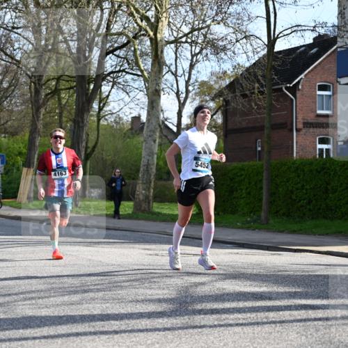12.04.2026 - 45. Internationalen Wilhelmsburger Insellauf J. Mangold http://msf.ph/oto/9455834 12.04.2026 10:28:17 Ziel 2265, 5473, 4163, 4214, 2022, 4068, 4294, 2851, 5452, 4995, 5833, 3904, 4994, 4831, 3141, 4883, 2979, 3585, 4154, 3473, 4075, 4144, 5316 meine-sportfotos.de