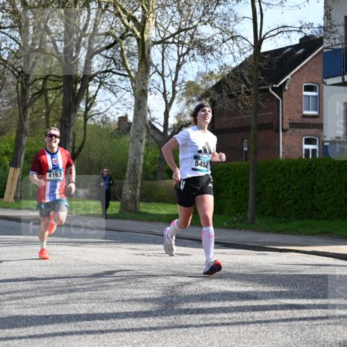 12.04.2026 - 45. Internationalen Wilhelmsburger Insellauf J. Mangold http://msf.ph/oto/9455835 12.04.2026 10:28:17 Ziel 2265, 5473, 4163, 4214, 2022, 4068, 4294, 2851, 5452, 4995, 5833, 3904, 4994, 4831, 3141, 4883, 2979, 3585, 4154, 3473, 4075, 4144, 5316 meine-sportfotos.de