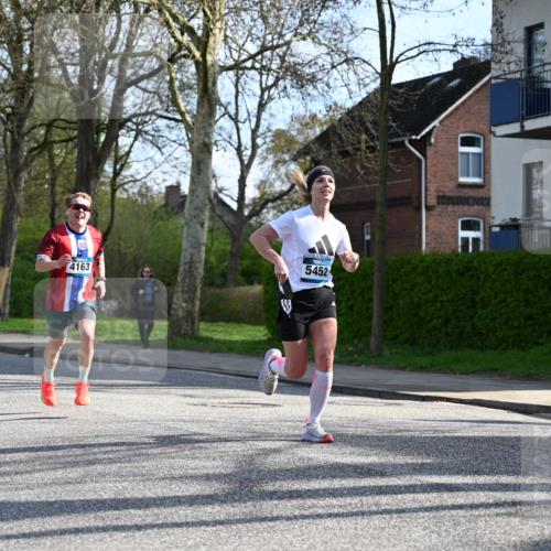 12.04.2026 - 45. Internationalen Wilhelmsburger Insellauf J. Mangold http://msf.ph/oto/9455837 12.04.2026 10:28:18 Ziel 5473, 4163, 4214, 2022, 4068, 4294, 2851, 5452, 4995, 5833, 3904, 4994, 4831, 3141, 4883, 3141, 4883, 2979, 3585, 4154, 3473, 4075, 4075, 4144, 5316 meine-sportfotos.de