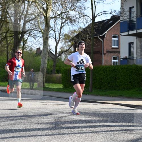 12.04.2026 - 45. Internationalen Wilhelmsburger Insellauf J. Mangold http://msf.ph/oto/9455839 12.04.2026 10:28:18 Ziel 5473, 4163, 4214, 2022, 4068, 4294, 2851, 5452, 4995, 5833, 3904, 4994, 4831, 3141, 4883, 3141, 4883, 2979, 3585, 4154, 3473, 4075, 4075, 4144, 5316 meine-sportfotos.de