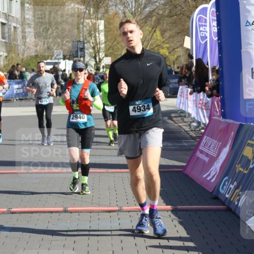 12.04.2026 - 45. Internationalen Wilhelmsburger Insellauf Strokosch-Dieckow http://msf.ph/oto/9455843 12.04.2026 10:44:55 Ziel 3662, 2911, 4934, 2940, 4815, 4758, 5009, 4906 meine-sportfotos.de
