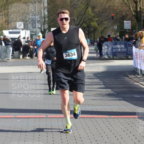 12.04.2026 - 45. Internationalen Wilhelmsburger Insellauf Strokosch-Dieckow http://msf.ph/oto/9455844 12.04.2026 10:31:54 Ziel 3584, 3619, 3634, 2780 meine-sportfotos.de