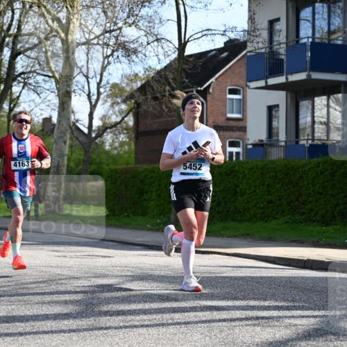 12.04.2026 - 45. Internationalen Wilhelmsburger Insellauf J. Mangold http://msf.ph/oto/9455845 12.04.2026 10:28:18 Ziel 5473, 4163, 4214, 2022, 4068, 4294, 2851, 5452, 4995, 5833, 3904, 4994, 4831, 3141, 4883, 3141, 4883, 2979, 3585, 4154, 3473, 4075, 4075, 4144, 5316 meine-sportfotos.de