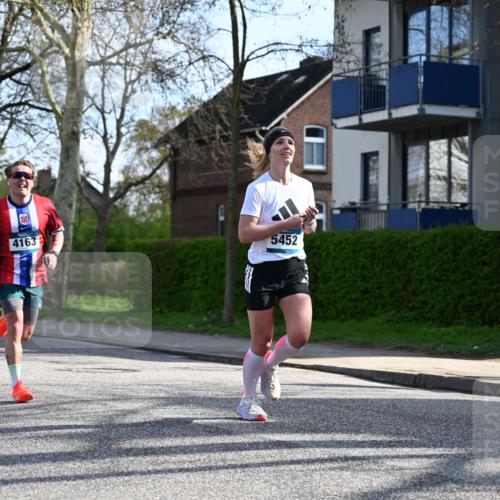 12.04.2026 - 45. Internationalen Wilhelmsburger Insellauf J. Mangold http://msf.ph/oto/9455846 12.04.2026 10:28:18 Ziel 5473, 4163, 4214, 2022, 4068, 4294, 2851, 5452, 4995, 5833, 3904, 4994, 4831, 3141, 4883, 3141, 4883, 2979, 3585, 4154, 3473, 4075, 4075, 4144, 5316 meine-sportfotos.de