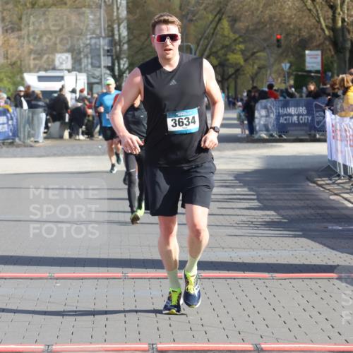12.04.2026 - 45. Internationalen Wilhelmsburger Insellauf Strokosch-Dieckow http://msf.ph/oto/9455848 12.04.2026 10:31:54 Ziel 3584, 3619, 3634, 2780 meine-sportfotos.de
