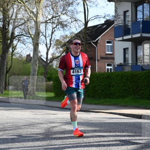 12.04.2026 - 45. Internationalen Wilhelmsburger Insellauf J. Mangold http://msf.ph/oto/9455849 12.04.2026 10:28:19 Ziel 5473, 4163, 4214, 2022, 4068, 4294, 2851, 5452, 4995, 5833, 3904, 4994, 4831, 3141, 4883, 2979, 3585, 4154, 3473, 4075, 4144, 5316 meine-sportfotos.de