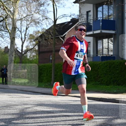 12.04.2026 - 45. Internationalen Wilhelmsburger Insellauf J. Mangold http://msf.ph/oto/9455853 12.04.2026 10:28:19 Ziel 5473, 4163, 4214, 2022, 4068, 4294, 2851, 5452, 4995, 5833, 3904, 4994, 4831, 3141, 4883, 2979, 3585, 4154, 3473, 4075, 4144, 5316 meine-sportfotos.de